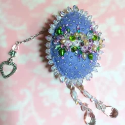 Ei Ornament flieder lila beidseitig bestickt Unikat Osterei handmade shabby chic Wohndeko