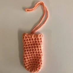 Eine Eierschleuder / Eiernetz / Ostereierschleuder / Ostereiernetz lachsfarben