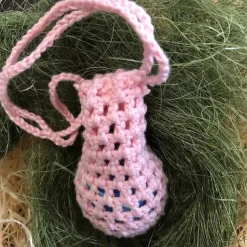 Eine Eierschleuder / Eiernetz / Ostereierschleuder / Ostereiernetz rosa