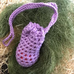 Eine Eierschleuder / Eiernetz / Ostereierschleuder / Ostereiernetz rosa