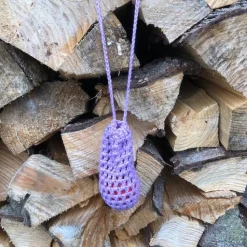 Eine Eierschleuder / Eiernetz / Ostereierschleuder / Ostereiernetz rosa