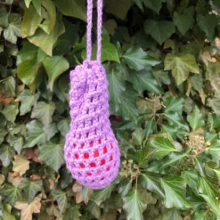 Eine Eierschleuder / Eiernetz / Ostereierschleuder / Ostereiernetz rosa