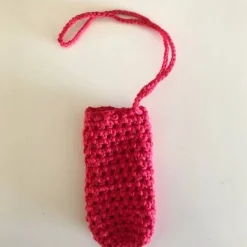 Eine Eierschleuder / Eiernetz / Ostereierschleuder / Ostereiernetz rot