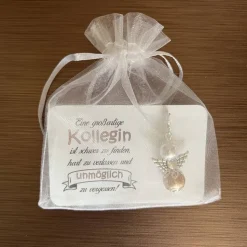 Eine großartiger Kollege ist schwer zu finden, hart zu verlassen und unmöglich zu vergessen!