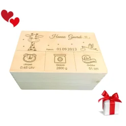 Eine personalisierte Baby-Erinnerungskiste mit einem niedlichen Giraffenmotiv – das perfekte Holzgeschenk zur Geburt.