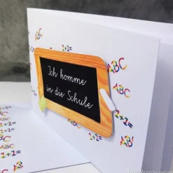 Einladungskarte Einschulung – Schulanfang Design Schiefertafel mit Einlegeblatt & Umschlag