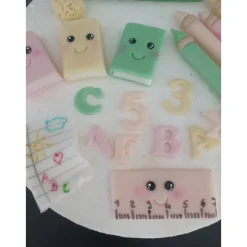 Einschulungsdekoration aus Fondant, Tortendekoration Einschulung, Schulanfang