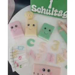 Einschulungsdekoration aus Fondant, Tortendekoration Einschulung, Schulanfang