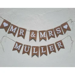 Elegante Girlande zur Hochzeit.  Mr & Mrs Schriftzug in Beige und Weiß.  Auf Wunsch personalisiert mit Namen.
