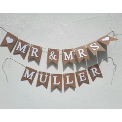 Elegante Girlande zur Hochzeit.  Mr & Mrs Schriftzug in Beige und Weiß.  Auf Wunsch personalisiert mit Namen.