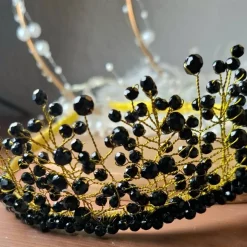 Elegante Goldkrone mit schwarzen Perlen – Black Majesty Tiara für Bräute & Göttinnen