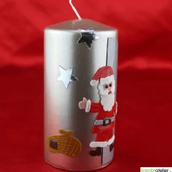 Elegante, hangefertigte silberne Nikolauskerze mit Nikolaus, einem Sack voller Geschenke und Sternen, indivdualisierbar