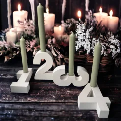 Elegante moderne Adventskranz Zahlen mit Kerzentüllen