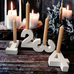 Elegante moderne Adventskranz Zahlen mit Kerzentüllen