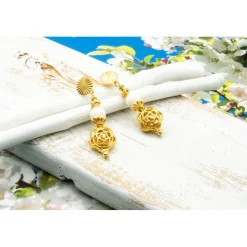 Elegante Ohrstecker in goldfarben, weiß, Glasperlen, Hippie Ohrringe, handgemachter Unikatschmuck, Weihnachtsgeschenk