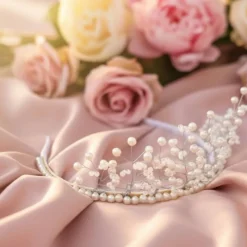 Elegante Perlenkrone White Grace – Handgefertigte Braut-Tiara in Silber & Weiß