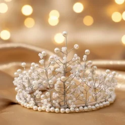 Elegante Perlenkrone White Grace – Handgefertigte Braut-Tiara in Silber & Weiß