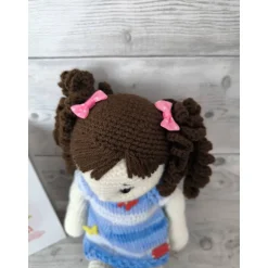 Eliana –  Häkelpuppe im blauen Kleid . Höhe: ca.40 cm