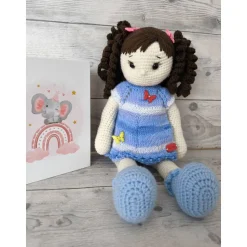 Eliana –  Häkelpuppe im blauen Kleid . Höhe: ca.40 cm