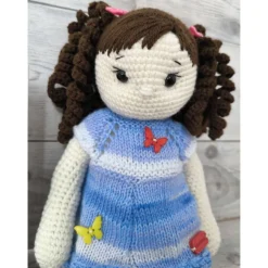 Eliana –  Häkelpuppe im blauen Kleid . Höhe: ca.40 cm