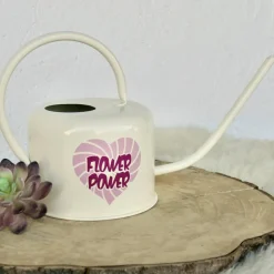 Emaillierte Gießkanne naturweiß mit Aufschrift – personalisierte Kakteenkanne für Zimmerpflanzen, Balko