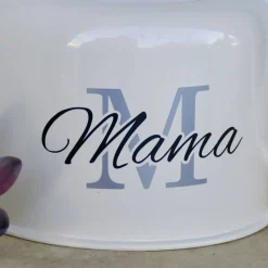 Emaillierte Gießkanne naturweiß mit Aufschrift Mama – personalisierte Kakteenkanne für Zimmerpflan