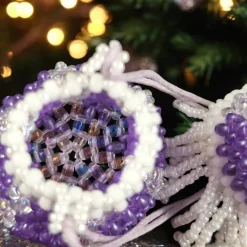 Entdecken Sie 7 cm große Weihnachtswichtel mit befüllbarem Anhänger in violett für einzigartige Geschenke