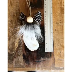 Entzückender Schutzengel aus einer echten Austernschale