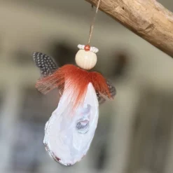 Entzückender Schutzengel aus einer echten Austernschale