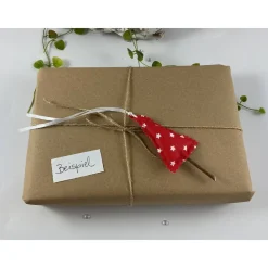 10er Set kleine Tannenbäume rot/weiß – Handgemachte Weihnachtsdeko & Geschenkanhänger