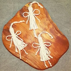 3er Set Makramee Engel Anhänger, Geschenkanhänger, Baumschmuck, Rückspiegelanhänger