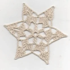 5er Set naturfarbene Häkelsterne – handgefertigte Weihnachtsdeko & Baumbehang