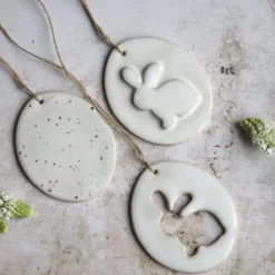 3er Set Osteranhänger aus Keramik - handgetöpferte Osterdekoration