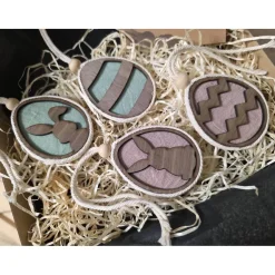 4er Set Osterei-Anhänger aus Holz mit Makramee-Rand in Mint & Mauve | Handgemachte Frühlingsdeko