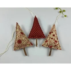 3er Set Tannenbäume dunkelrot/beige – Handgemachte Weihnachtsdeko & Geschenkanhänger