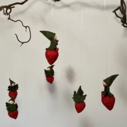 Erdbeerwichtel- Blumenkind - Jahreszeitentisch - Sommer