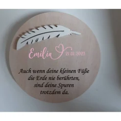 Erinnerung an ein Sternenkind, Geschenk für Sterneneltern, individuelle gestaltetes Trauergeschenk, Naturholz, Feder, Sc