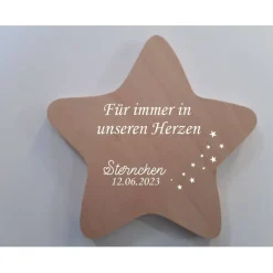 Erinnerung an ein Sternenkind, Geschenk für Sterneneltern, individuelle gestaltetes Trauergeschenk, Naturholz Stern
