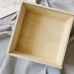 Erinnerungsbox zur Taufe aus Holz – 20x20 cm – mit Name, Datum und Motiv