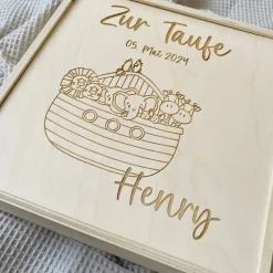 Erinnerungsbox zur Taufe aus Holz – 20x20 cm – mit Name, Datum und Motiv
