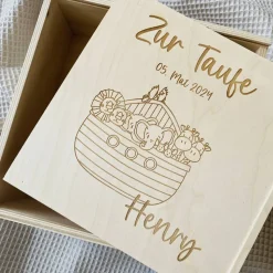 Erinnerungsbox zur Taufe aus Holz – 20x20 cm – mit Name, Datum und Motiv