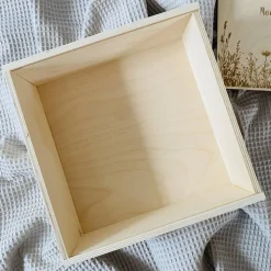 Erinnerungsbox zur Taufe aus Holz – 20x20 cm – mit Name, Datum und Motiv