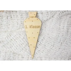 Erste Klasse Meilensteinkarte Herzchen aus Lindenholz – Perfekt zur Einschulung & als Geschenk, Schultütenform