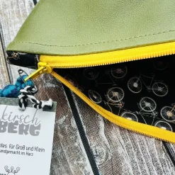 Erzieher mit Herz Federmäppchen grün Kunstleder als Abschiedsgeschenk