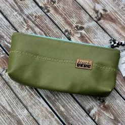 Erzieherin mit Herz Federmäppchen grün Kunstleder als Abschiedsgeschenk