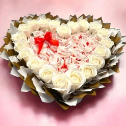 Essbarer Blumenstrauß - Raffaello mit weißen Seifenrosen