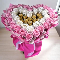Essbarer Ferrero-Rocher-Strauß Herz in Rosa & Weiß – elegante Geschenkidee handgemacht