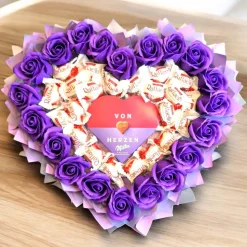 Essbarer Herz-Strauß mit Raffaello & Milka „Von Herzen“ – lila Rosen, handgemacht