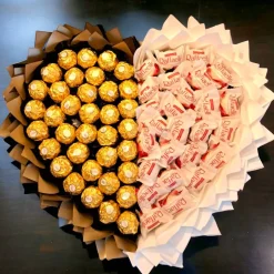 Essbarer Strauss in Herzform mit Ferrero Rocher und Raffaello – zweigeteilt