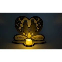 Ewige Verbundenheit: Personalisiertes Holz-Windlicht mit Herz & Namensgravur